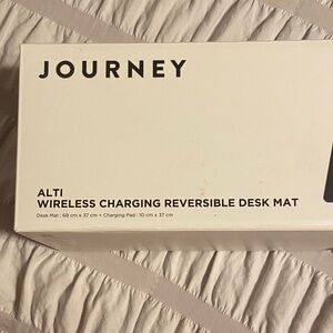 Journey Wireless Charging Reversible Desk Mat